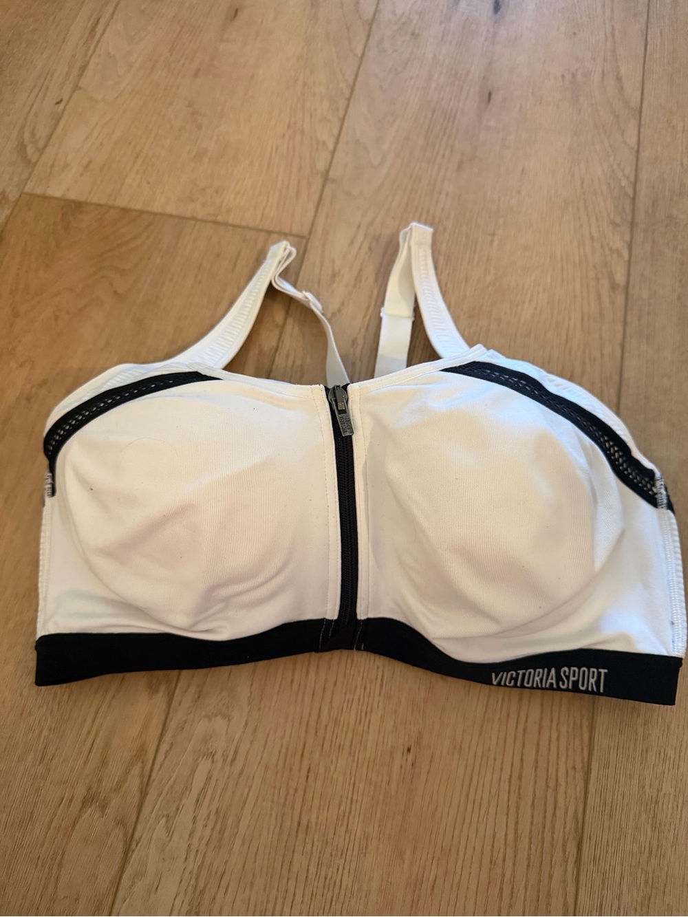 Victoria’s Secret sport - White Front-Zip over padded underwire 38DD